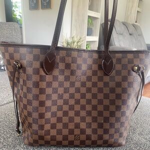 Louis Vuitton Damier Ebene neverfull.